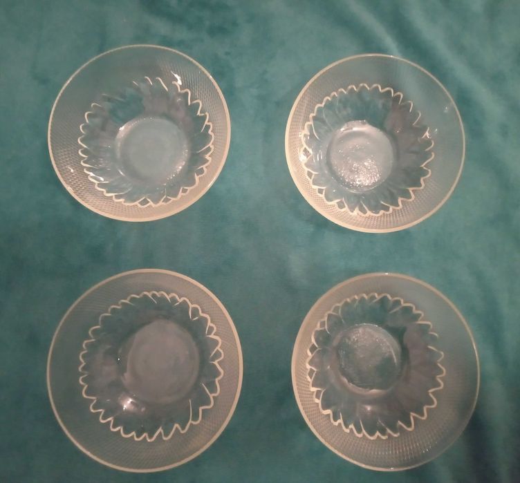 Sprzedam zestaw talerzyków, 2 szt. małych półmisków i 4 szt. salaterek
