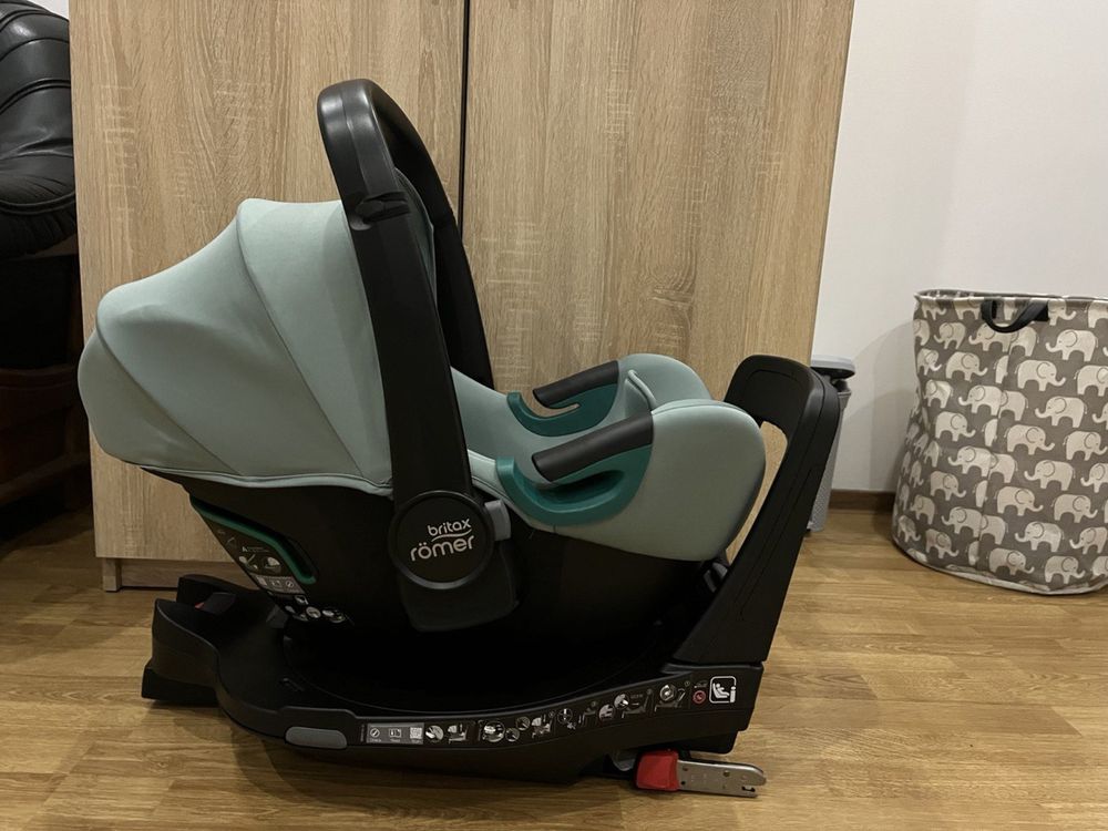 Fotelik Britax Römer Baby Safe 3 I-Size z bazą isofix 0-13 kg