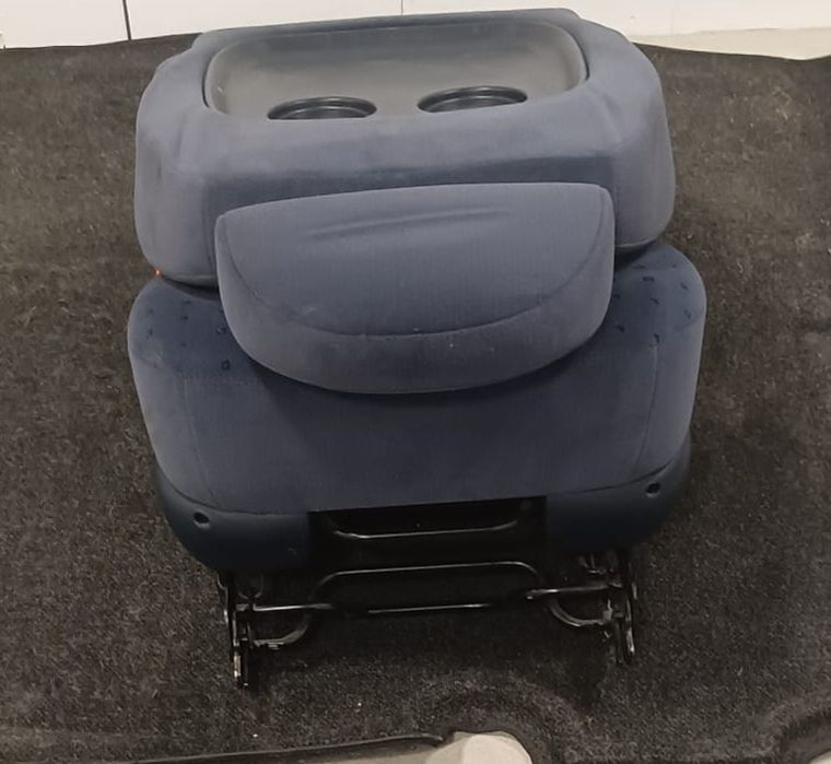 Fotele padaźera SEAT ALHABRA