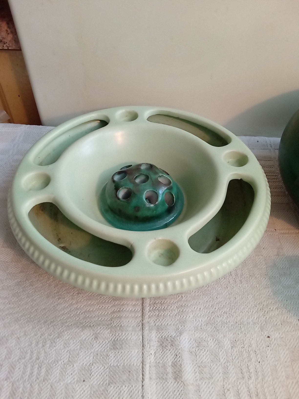 Ceramika w kolorze zielonym