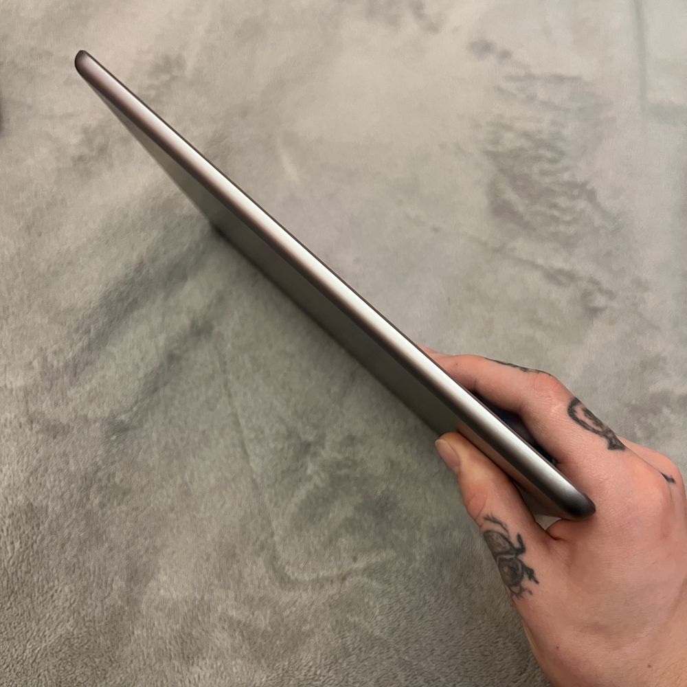 Продам iPad 2018 6th 9.7