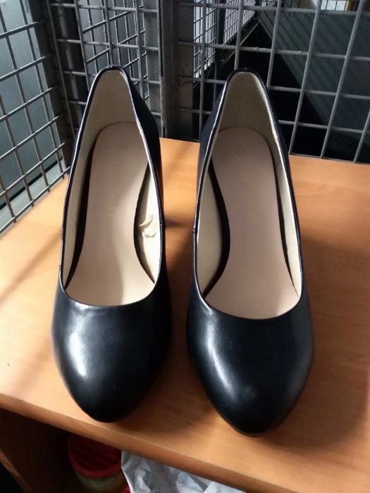 Buty damskie czarne r.37