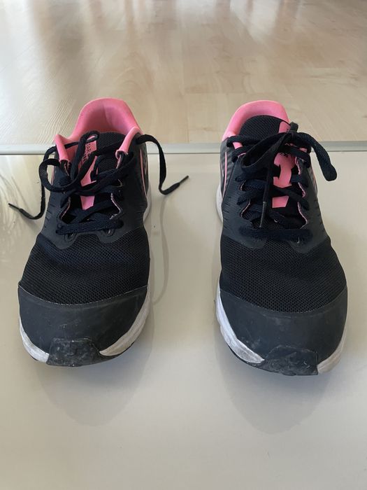 Vendo ténis da Nike preto e rosa