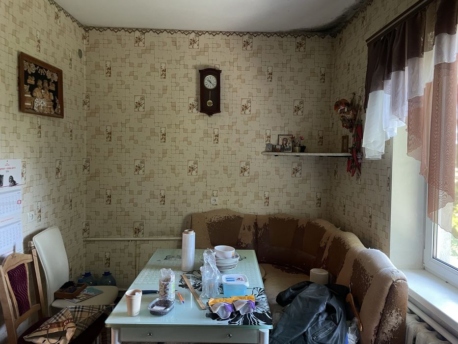 Продаж цегляного будинку, у центрі Хотова