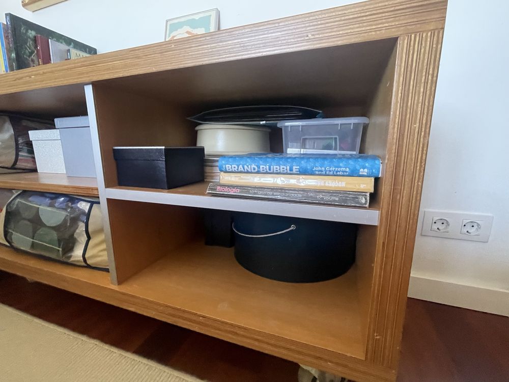 Movel Sala ou quarto madeira maciça com rodas
