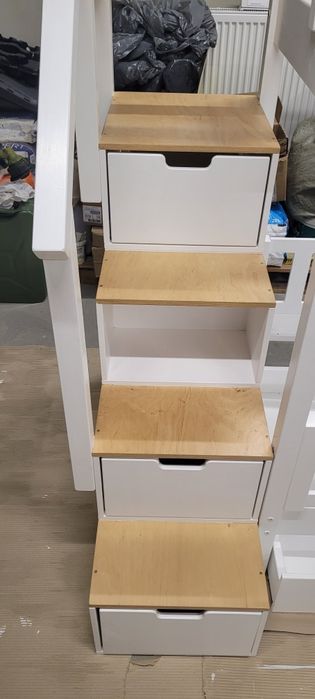 Łóżko piętrowe domek