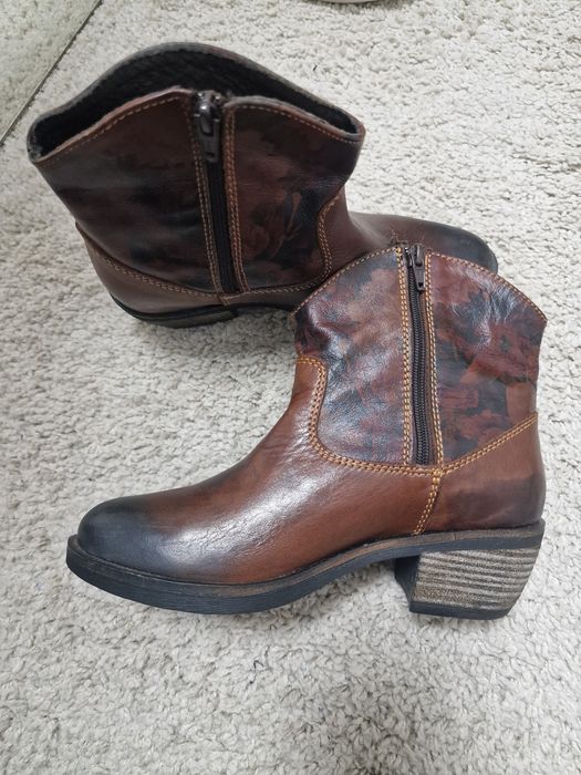 Botas novas em pele 37