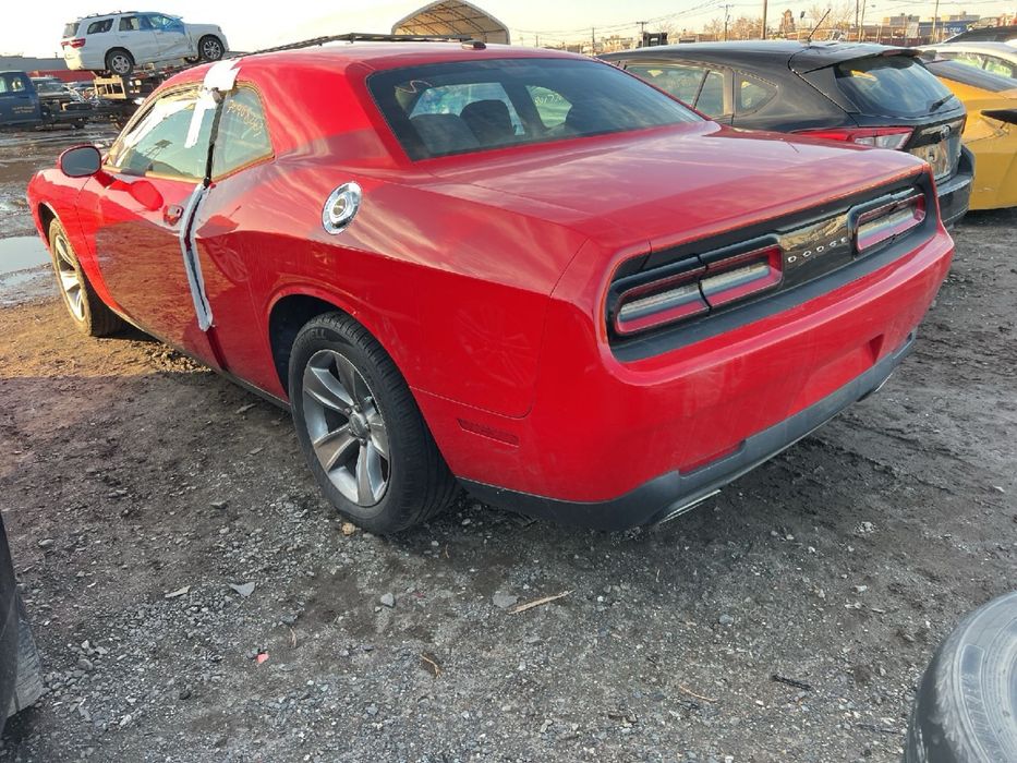 Крышка багажника Dodge Challenger