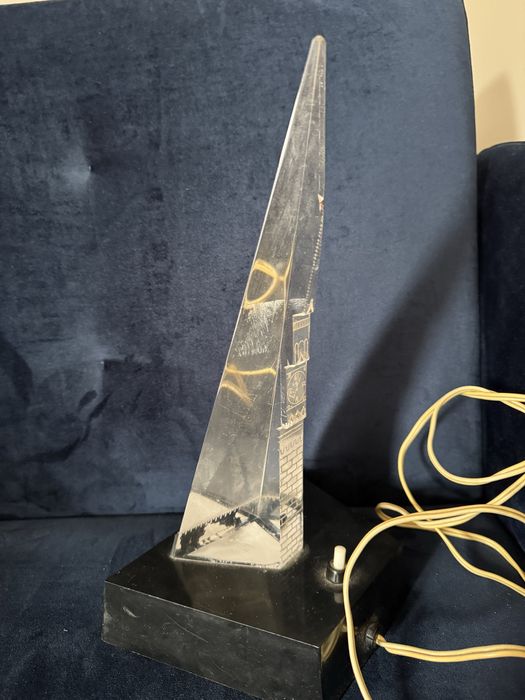 Lampa nocna z wieżą kremlowską