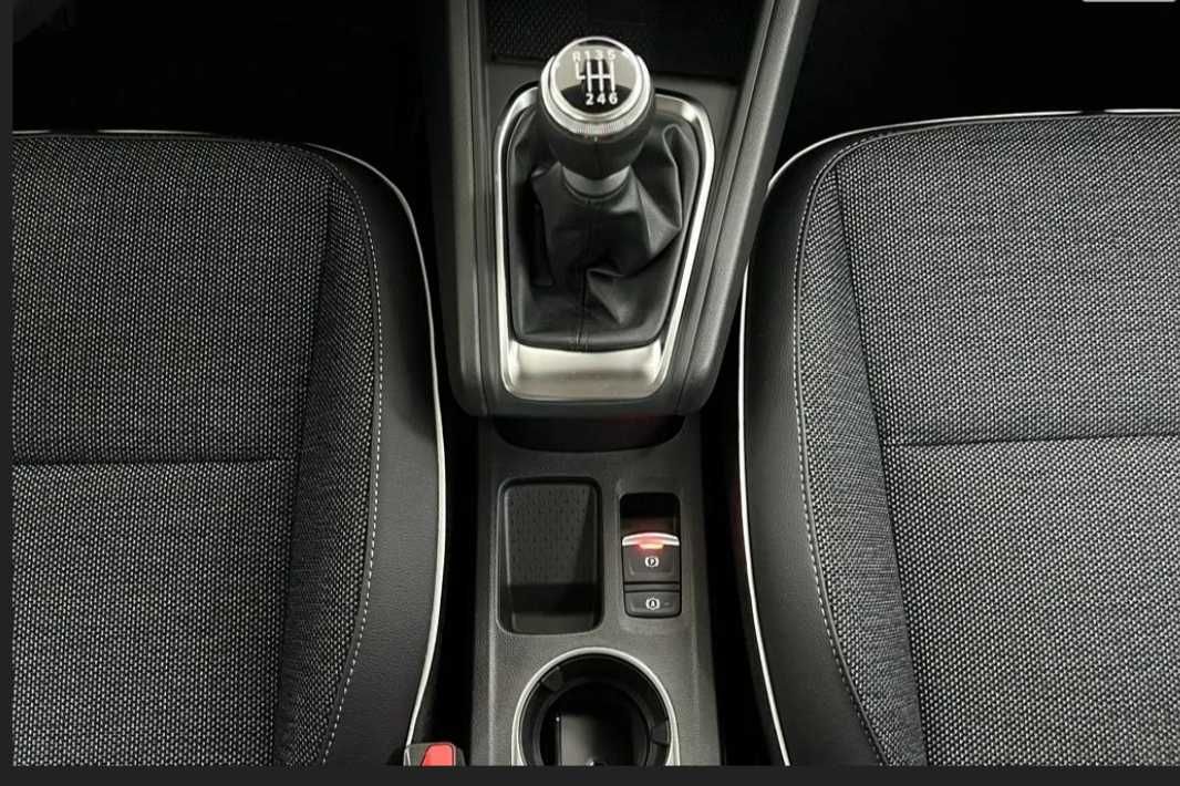 Renault Captur em estado novo