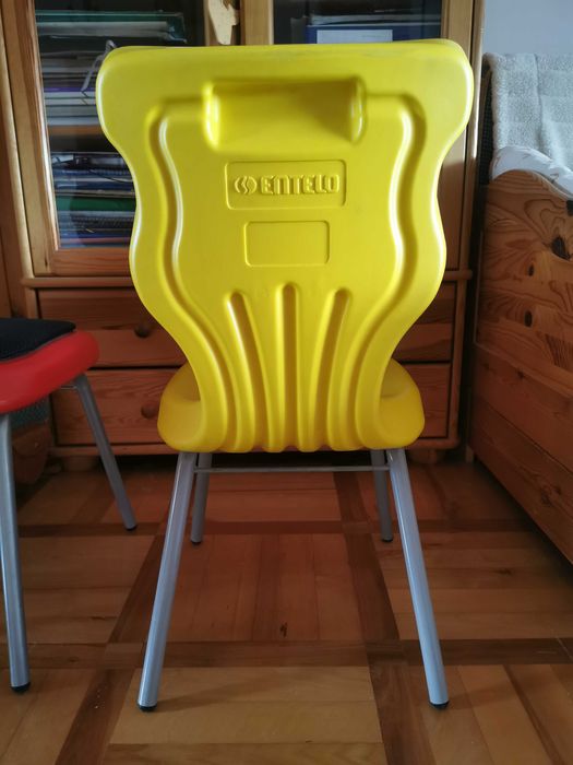 Dwa krzesełka dziecięce