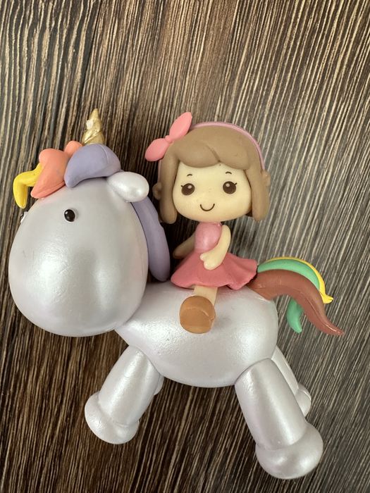 Фигурка на торт, декор на торт, девочка с единорожкой