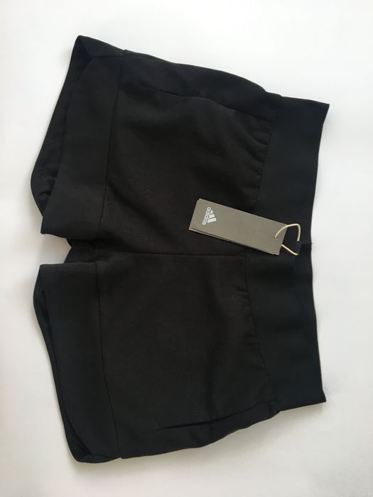 Шорти Adidas розмір UK 8-10