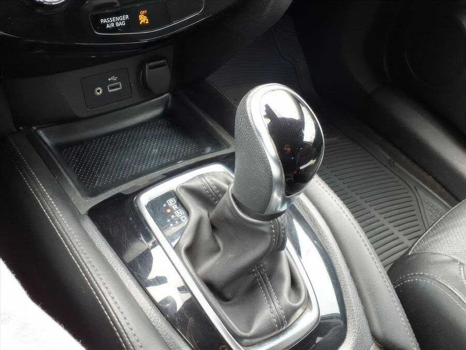 Nissan Rogue SL      2018