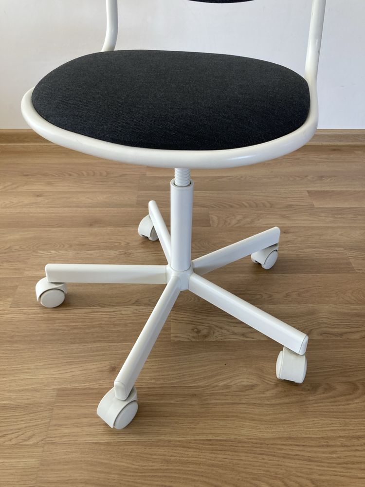 Krzesło obrotowe Ikea dla dziecka