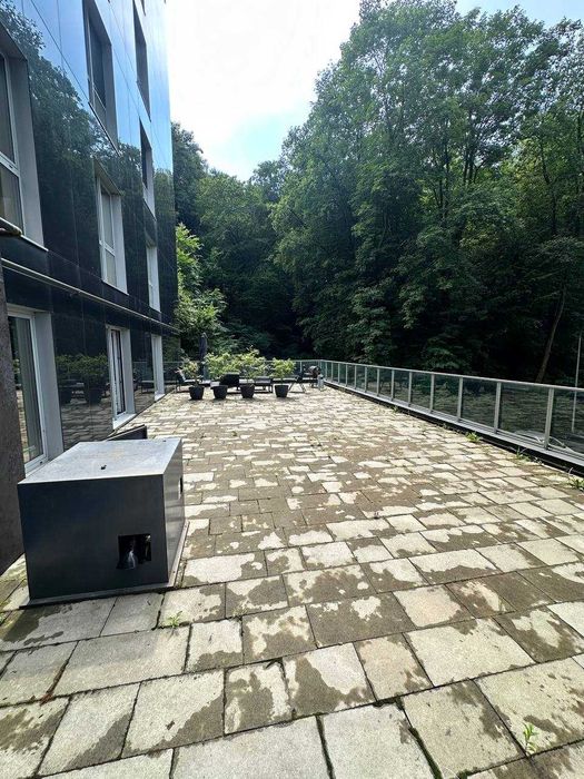 Оренда офісу з ремонтом та власною терасою на вул.Стуса.335м2.