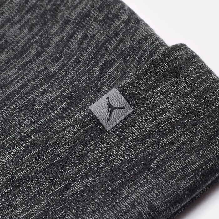 Шапка унисекс Air Jordan Cuffed Beanie Grey DJ6048-091