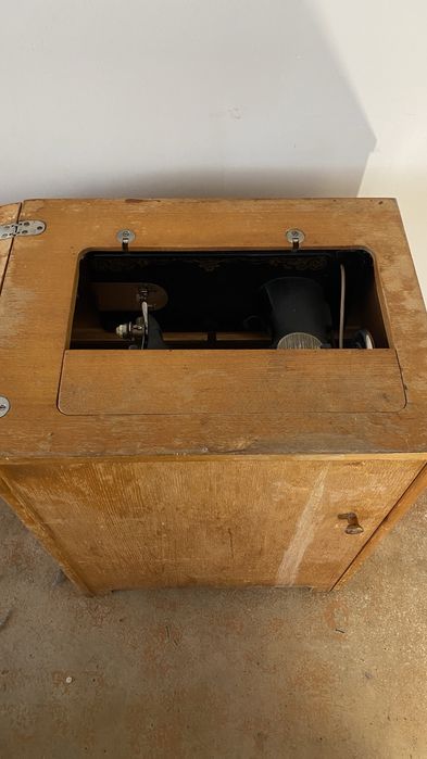 УІМЗ ім Калініна, швійна машинка зі столом