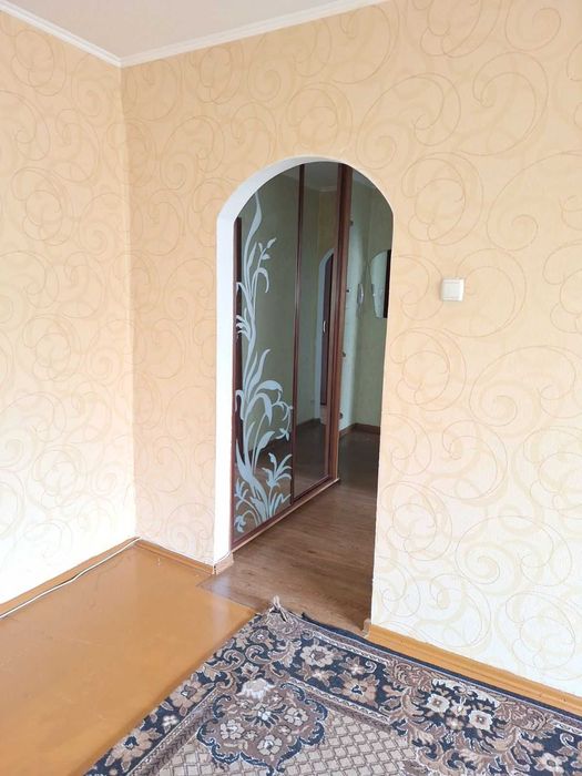 2кімнатна  квартира, середній поверх. a