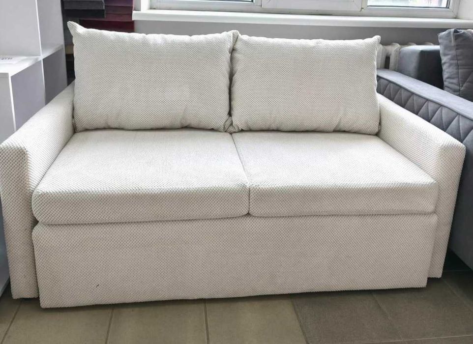 Диван (ширина з бильцями 152см,розкладний,кopоб для збеpiгання)