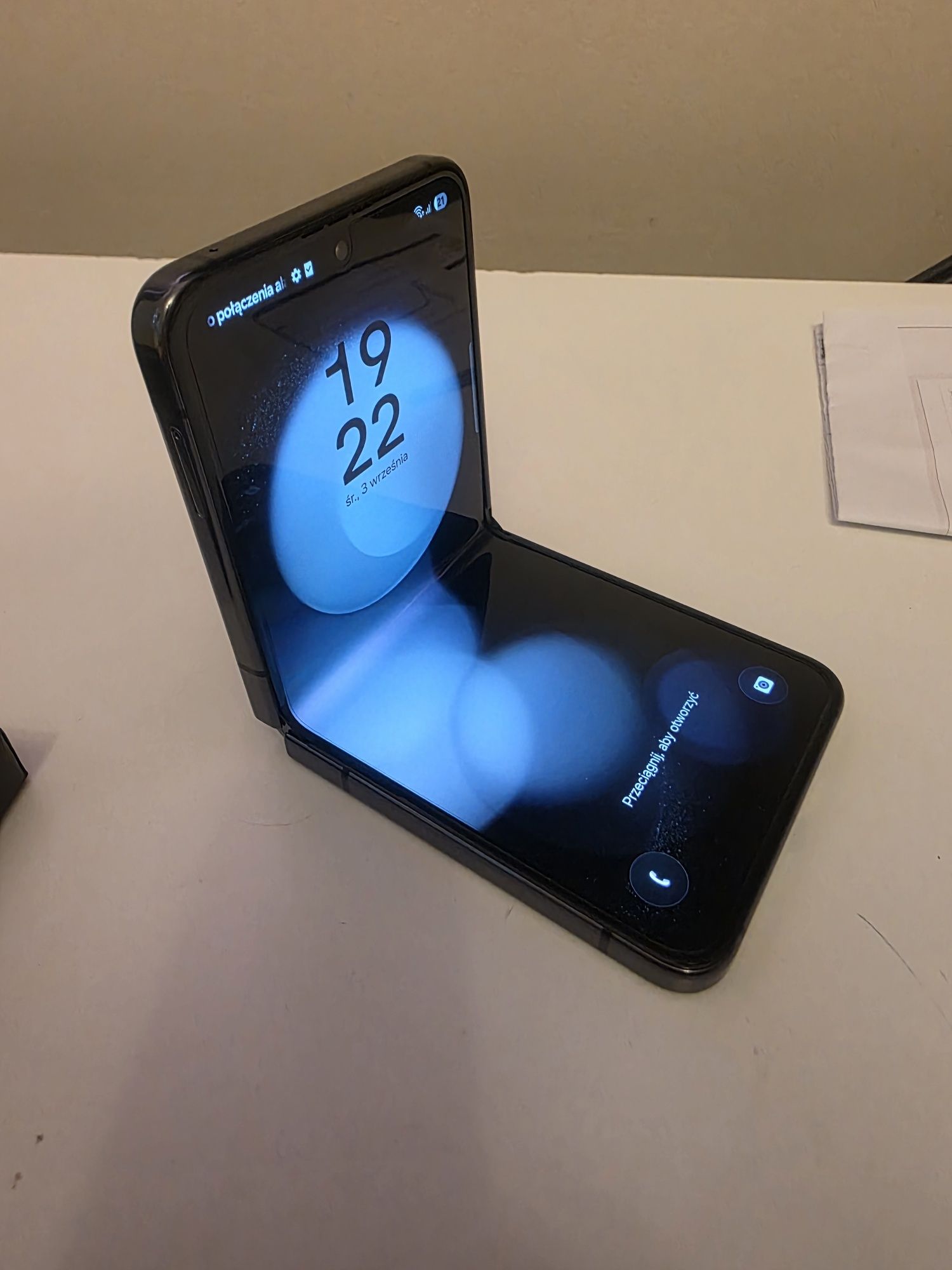Na sprzedaż: Samsung Galaxy Z Flip 5 – Stan Idealny!