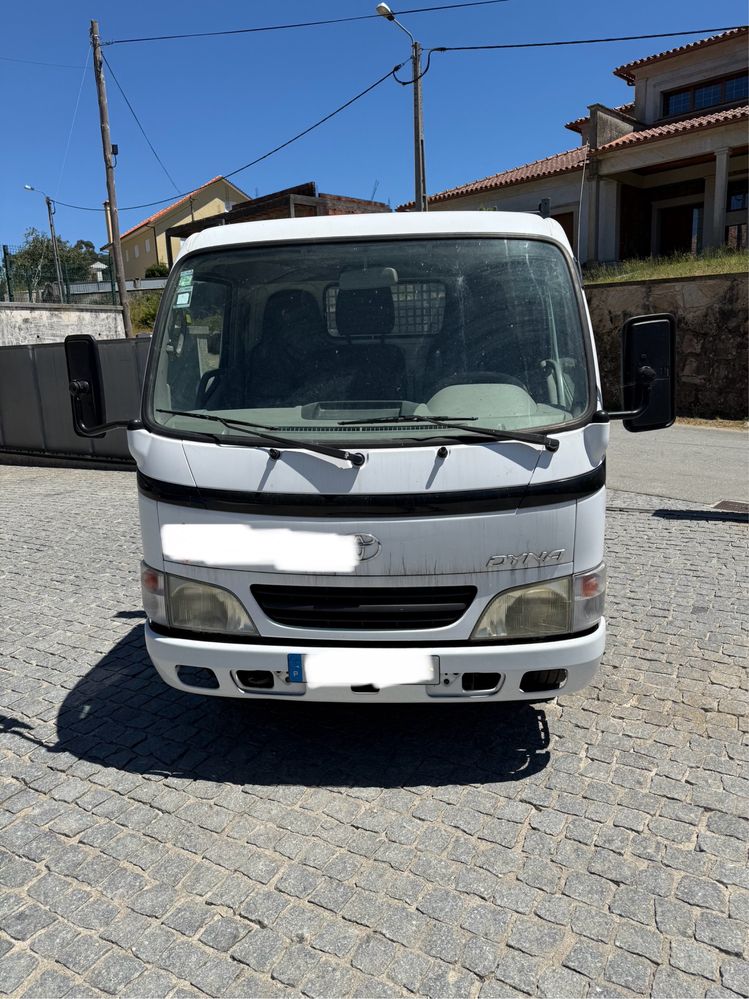 Toyota Dyna Modelo S com caixa