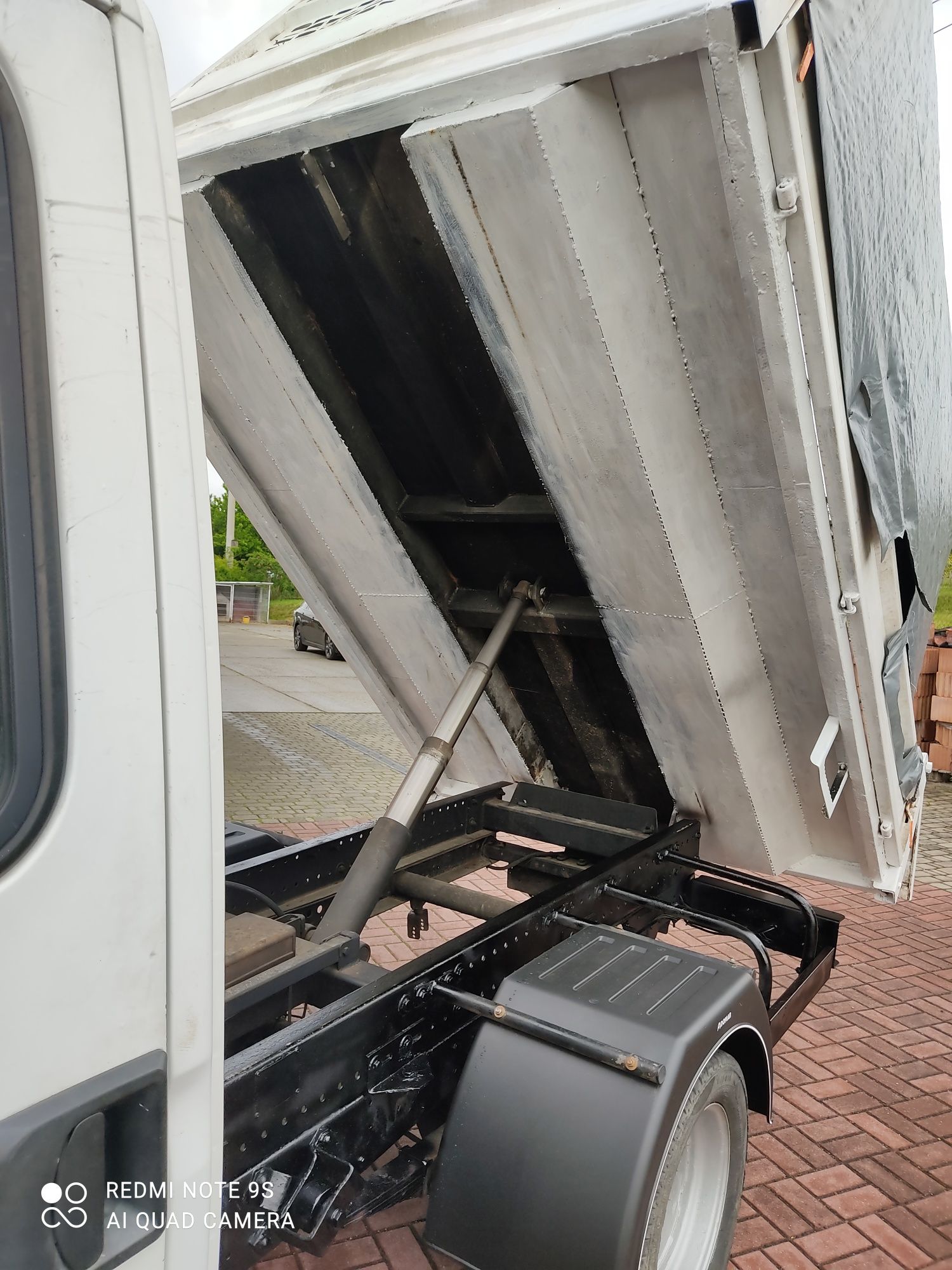 Iveco Daily 35C11 2.8 na linkę 110 KM wywrotka kiper 7 osób