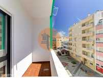 Apartamento T2+1 com 3 Quartos e 3 Varandas à Venda em Monte Gordo.