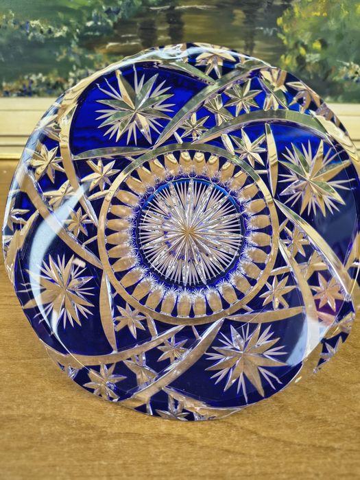 Misa kryształowa z kobaltowym zdobieniem – ręcznie szlifowana