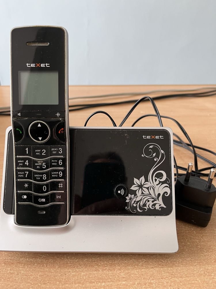 Продам : два радіо телефона Panasonic , texet .
