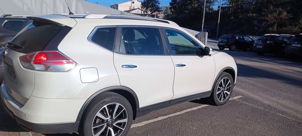 Nissan X-trail 2016 gasoleo, estofos em pele, 7 lugares