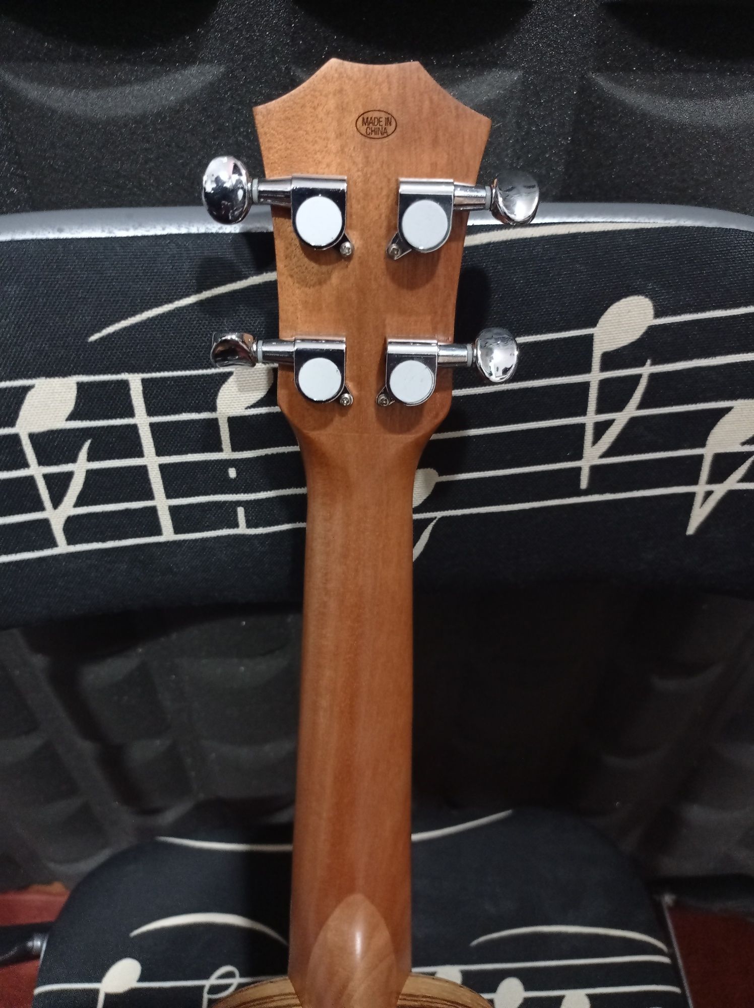 Ukulele soprano novo