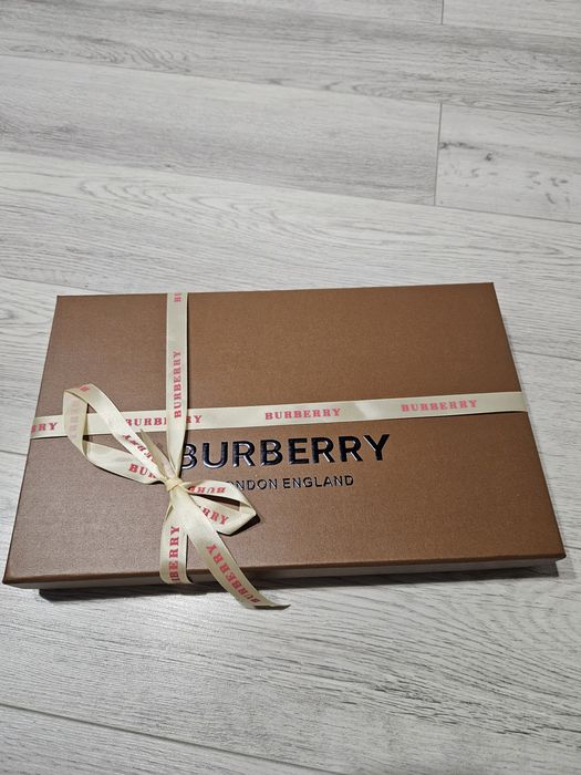 Piękny nowy szalik Burberry 100% kaszmiru wszystko  w zestawie