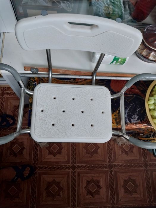 Стільчик для ванни.