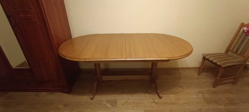 Продам стол из натурального дерева