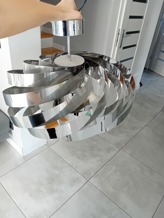 Lampa do salonu salonowa srebrna