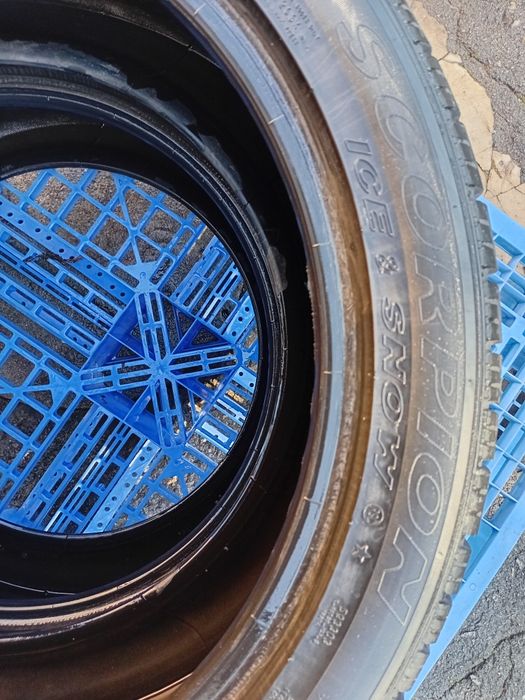 Шини 275 40 20 зима Pirelli