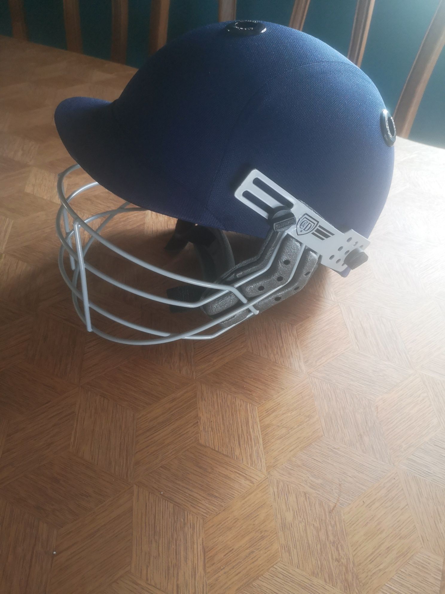 Kask do krykieta uniwwrsalny