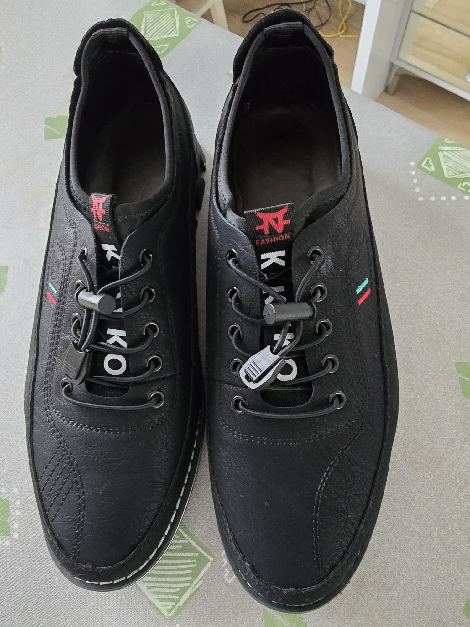 Nowe męskie buty