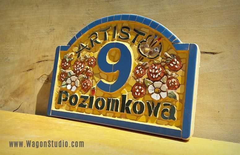 Tabliczka adresowa ceramiczna. Numer, numery na dom. Szyld reklamowy.