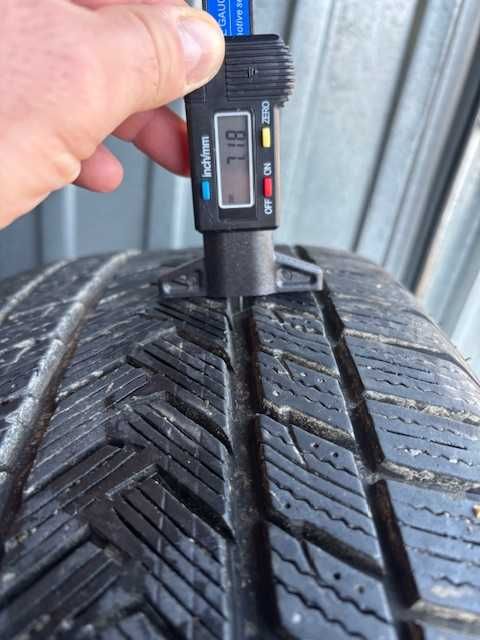 Felgi z oponami zimowymi Ford 205/55 R17
