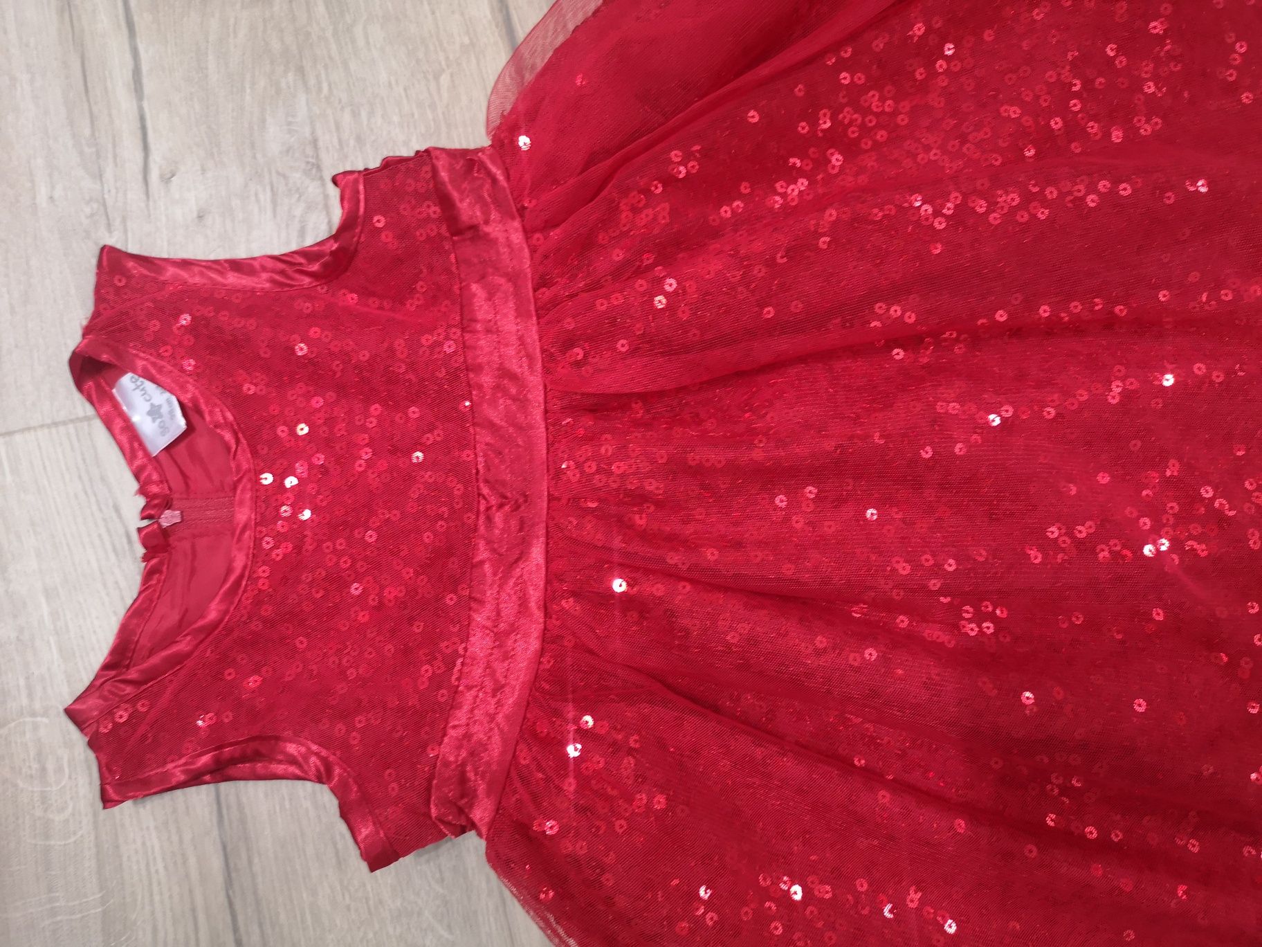 Sukienka cekinowa czerwona rozm. 98cm 2-3lata