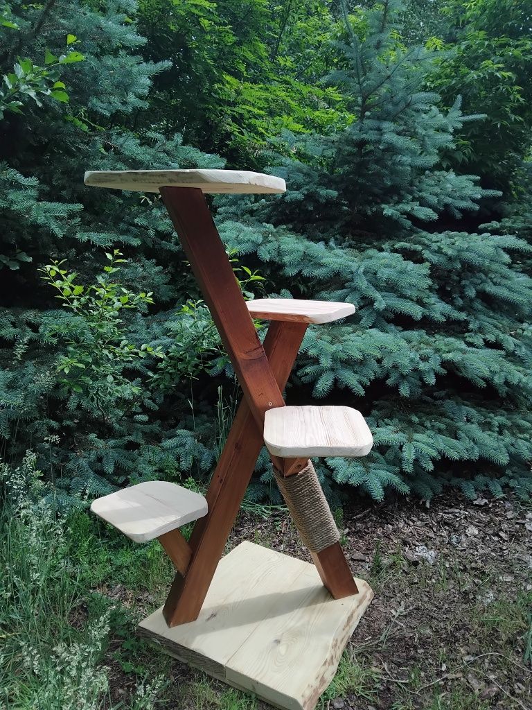 Nowy drapak dla kota z drewna, bardzo stabilny