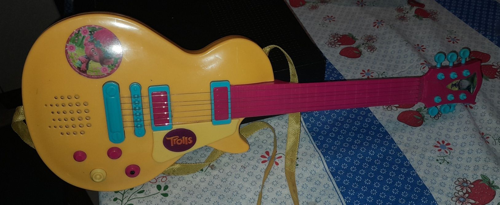 Guitarra eléctrica  de criança.