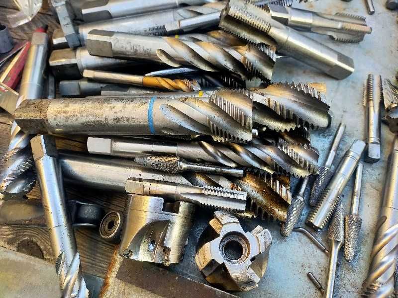 Mobilny skup narzędzi skrawających, tnących, stali narzędziowych