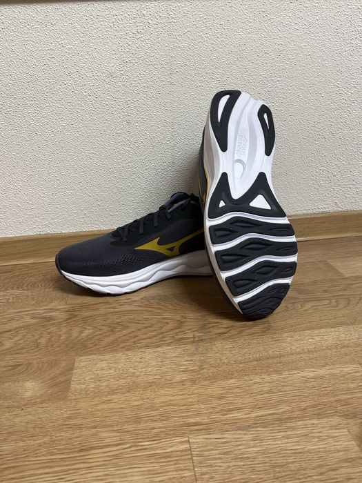 Buty Mizuno Wave Serene 2