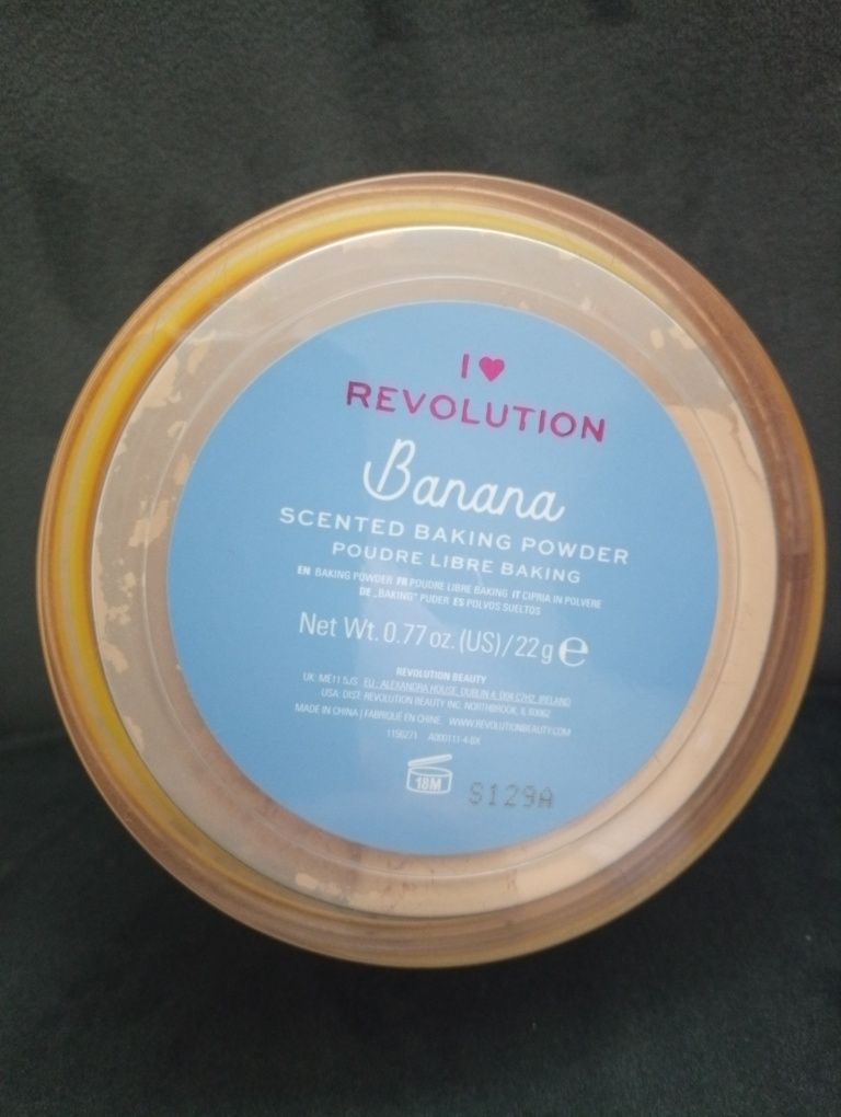 Sypki puder do twarzy od Revolution