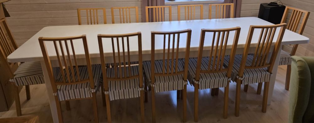 Stół jadlaniany z krzesłami