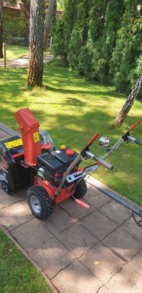 Снегоуборочная машина зістартером Al-KO620E II