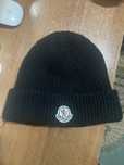 Шапка Moncler б/у